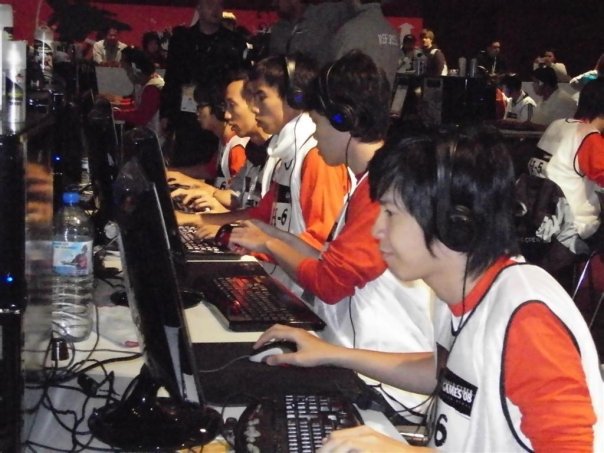 Xạ thủ hàng đầu Việt Nam bất ngờ gia nhập Counter-Strike Online