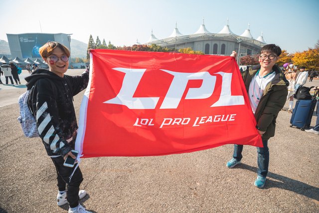 "Bóng ma bán độ" đè nặng lên LPL - Tác dụng phụ của một nền thể thao điện tử phát triển cực thịnh