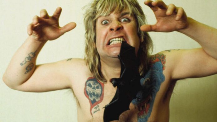 Ozzy Osbourne tiết lộ dự án Cryptobatz NFT trả tiền tri ân cho cú cắn mang tính biểu tượng của anh ấy