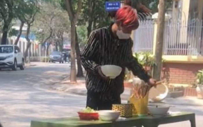 Trở thành idol TikTok nhưng Thông Soái Ca vẫn bưng bún vỉa hè vì đam mê, netizen bóc mẽ "Nhà anh có cả dãy trọ cho thuê"