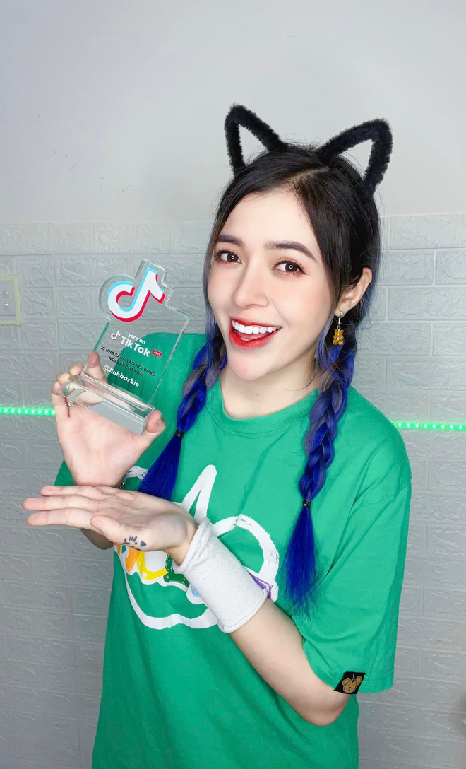 Đọ nhan sắc 2 nàng TikToker nhiều follow nhất Việt Nam, "mặt xinh, dáng đẹp" bảo sao hút fan thế