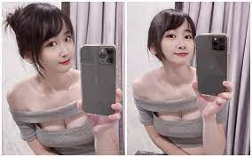 Được fan donate, yêu cầu selfie, "làm nũng" ngay trên sóng, nữ streamer khiến fan "bỏng mắt", khoe thân hình siêu gợi cảm