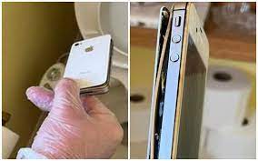 Làm rơi iPhone xuống bồn cầu, 10 năm sau cô gái bất ngờ tìm lại được nhờ thông bể phốt, bất ngờ với tình trạng máy hiện tại