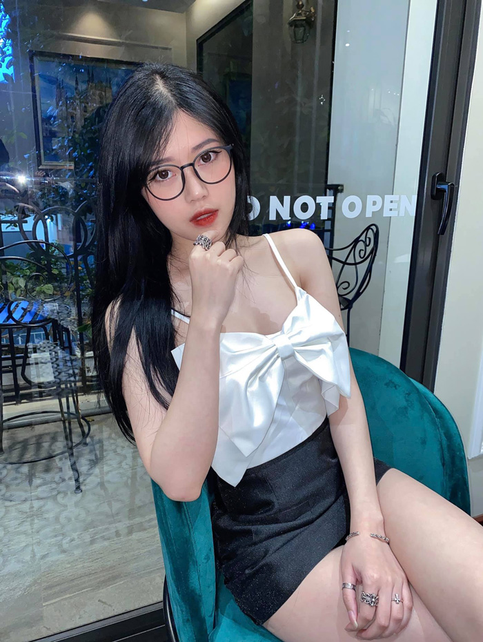 Choáng váng trước độ chịu chơi của nữ streamer nóng bỏng hàng đầu Việt Nam