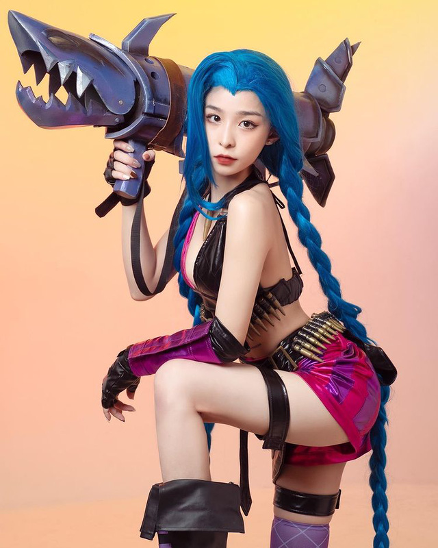 Hot Tiktoker bất ngờ "quay xe" với màn cosplay Jinx nóng bỏng, đúng độ "xuân thì" nguyên album ảnh cái nào cũng "nuột nà, tinh khôi"