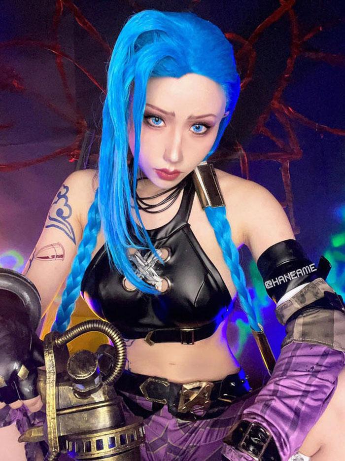 Mất gần 1 tuần, nữ cosplayer đình đám đã hóa thân thành Jinx phiên bản quyến rũ bậc nhất