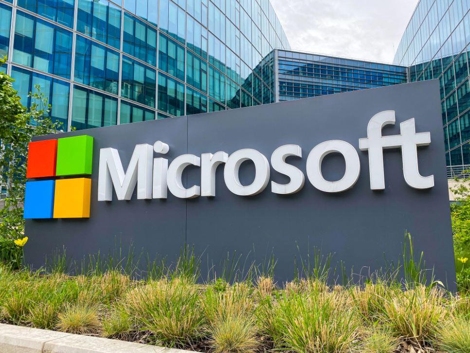 Microsoft cân nhắc thu mua thêm các studio để cạnh tranh với Tencent và Sony